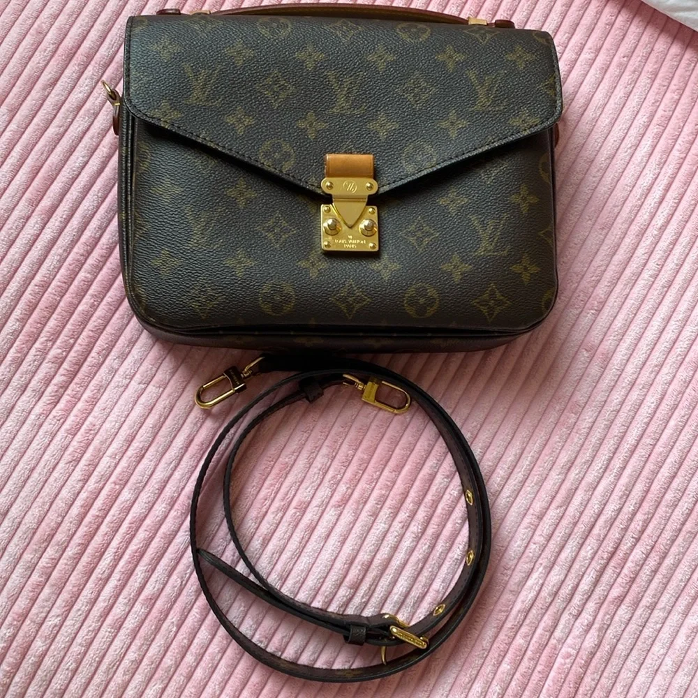 Louis Vuitton Pochette Métis Authentic